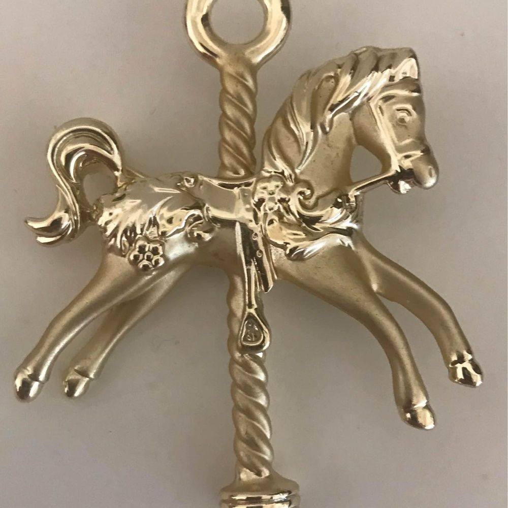 Vintage gold tone pin brooch horse carousel